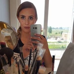 Meet your Posher, Laura